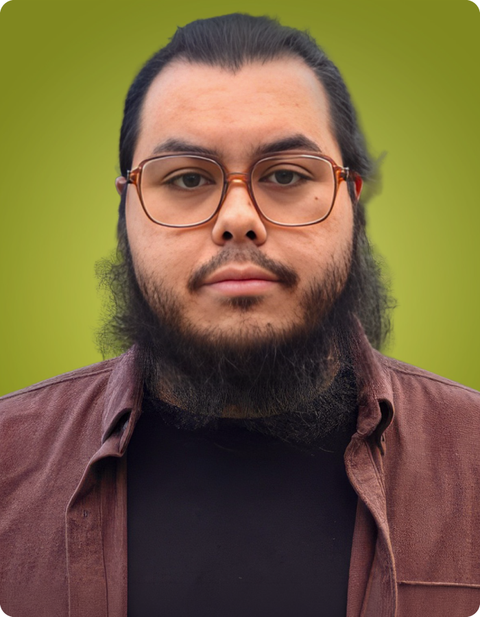 700×900-andrew-headshot-v2